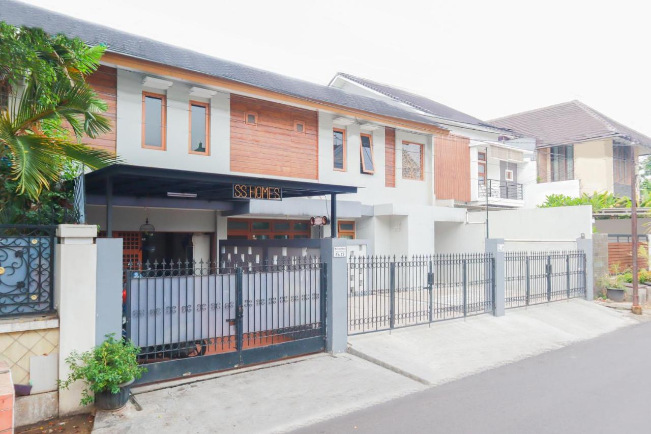 Oyo 2196 Ss Homes Jakarta Exteriör bild