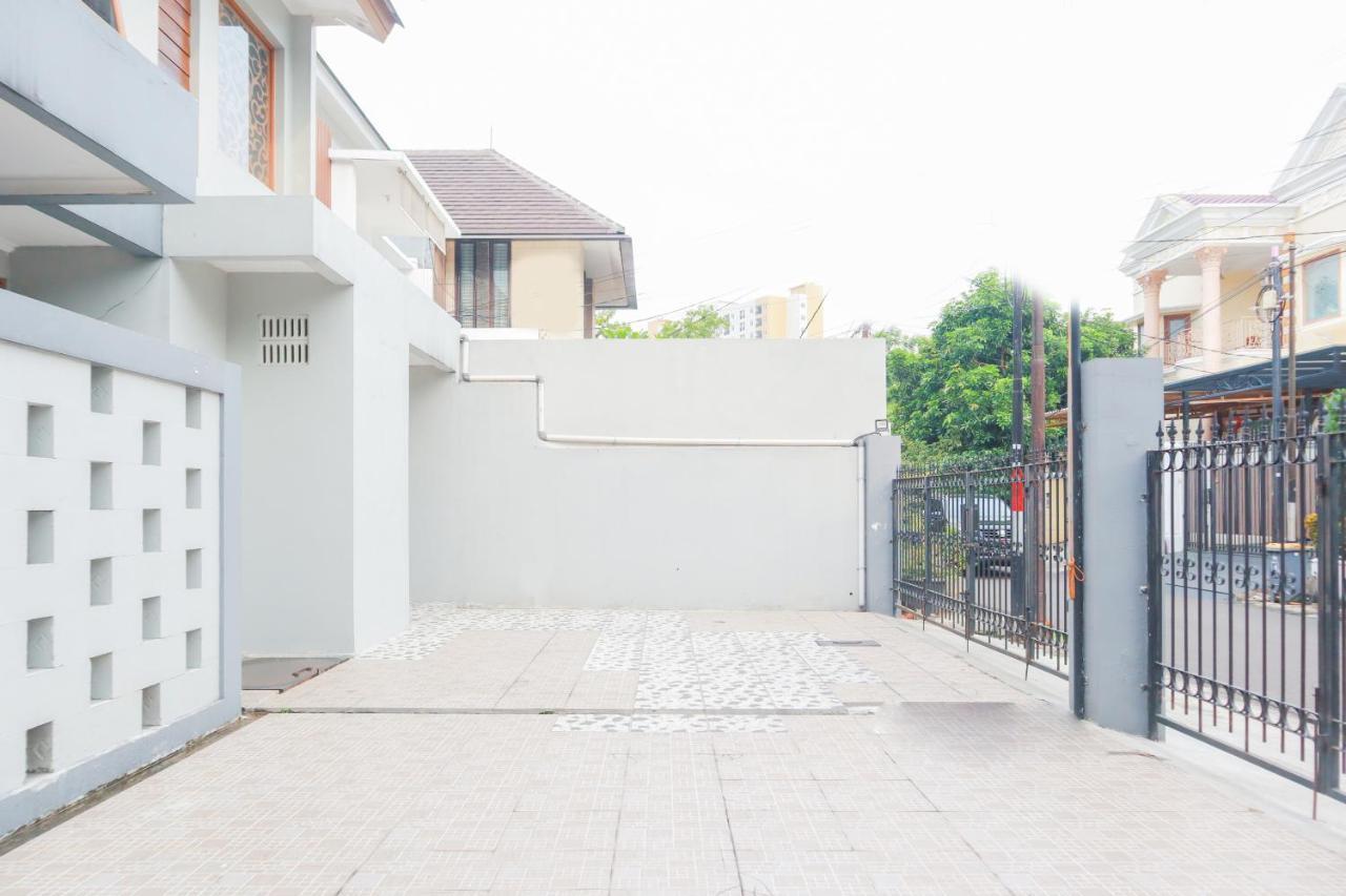 Oyo 2196 Ss Homes Jakarta Exteriör bild